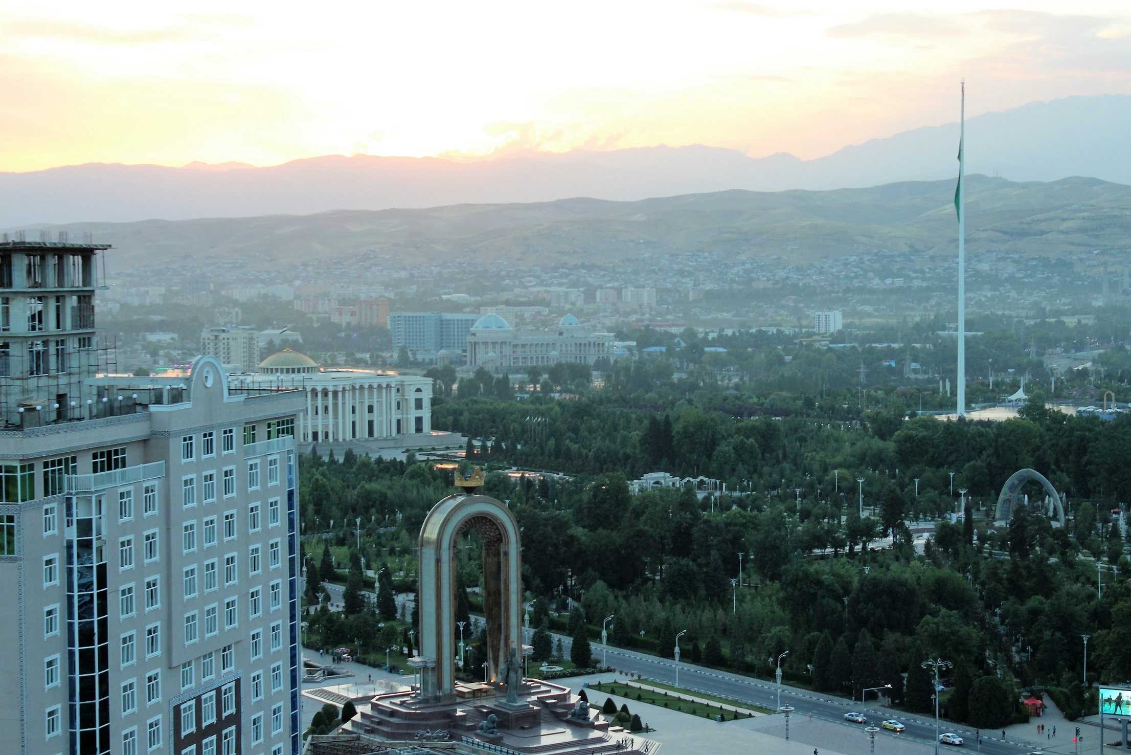 Douchanbé Douchanbé-Plaza Statue de Somoni Panorama Tadjikistan