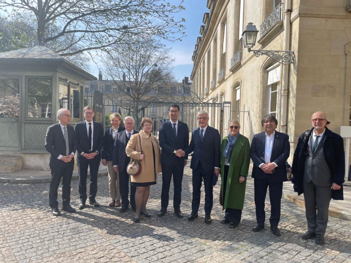 Diplomates kirghiz Paris