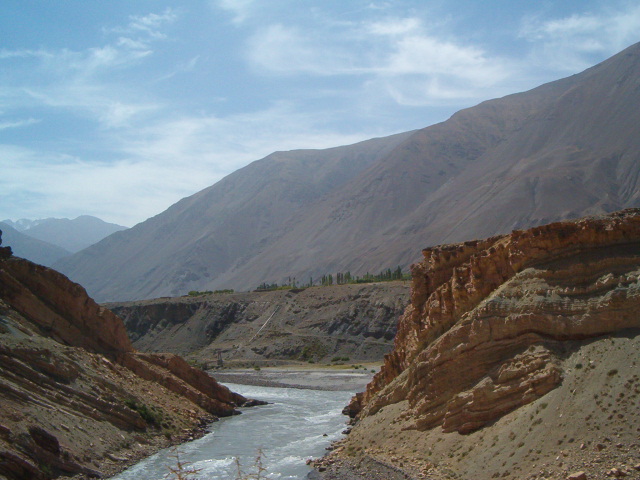 L'Ouzbékistan et le Tadjikistan développent leur coopération énergétique. (illustrations)